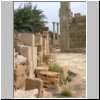 Leptis Magna - Ruinen, hinten Säulen am Alten Forum