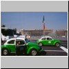 Mexiko City - Käfer-Taxis am Zocalo im Stadtzentrum (Blick vom Palacio Nacional aus)