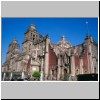 Mexiko City - die Kathedrale (links) und die Kirche Sagrario Metropolitano (rechts)