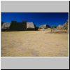 Monte Alban - im Innenhof zwischen der südlichen und nördlichen Plattform, das Gebäude Monticulo J