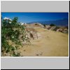 Monte Alban - Blick von der südlichen Plattform nach Nordwesten (vorne Monticulo J, rechts Palast, hinten die nördliche Plattform)