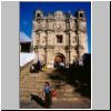 San Cristobal de las Casas - Dominikanerkirche Santo Domingo und eine Indianerin
