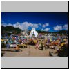 San Juan Chamula - ein bunter Indio-Markt vor der Kirche