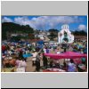 San Juan Chamula - ein bunter Indio-Markt vor der Kirche