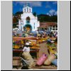 San Juan Chamula - ein bunter Indio-Markt vor der Kirche