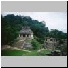 Palenque - Blick vom Kreuztempel aus auf den Sonnentempel (links)