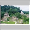 Palenque - Blick vom Kreuztempel aus nach Westen: links der Sonnentempel, vorne der Tempel XIV, hinten Tempel der Inschriften