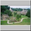 Palenque - Blick vom Kreuztempel aus nach Nordwesten: vorne der Tempel XIV, dahinten Tempel der Inschriften, rechts Gran Palacio