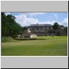 Kabah - Ostgruppe der Maya-Ruinen, der Hauptplatz und hinten der Palast (Palacio Teocalli)