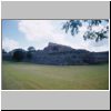 Kabah - Ostgruppe der Maya-Ruinen, der Hauptplatz und der Tempel der Masken (Codz-Poop) im Südosten