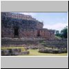 Kabah - Ostgruppe der Maya-Ruinen, Tempel der Masken (Codz-Poop), Hauptfassade (Westseite) mit den Chac-Masken