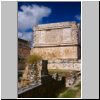 Uxmal - ein Gebäude zwischen dem Haus der Vögel und dem Haus der Nonnen