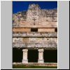 Uxmal - Haus der Nonnen, Gebäudeverzierungen  an der Nordseite des Innenhofs
