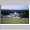 Chichen Itza - der große Ballspielplatz im Nordwesten der Anlage, Blick vom Gipfel der Pyramide El Castillo (Tempel des Kukulcan)