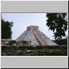 Chichen Itza - Pyramide des Kukulcan, Westseite (rechts)