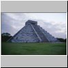 Chichen Itza - Pyramide des Kukulcan, Westseite beim Sonnenuntergang