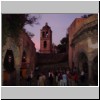 Tlaxcala - ein Turm an der heutigen Kathedrale (Kirche Nuestra Senora de la Asuncion) /spätabends/