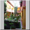 San Cristobal de las Casas - im Innenhof des Hotels Hostal Flamboyant Espanol
