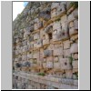 Kabah - Ostgruppe der Maya-Ruinen, Tempel der Masken (Codz-Poop), Masken des Regengottes Chac auf der Hauptfassade
