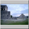 Chichen Itza - Blick vom Ballspielplatz auf die Pyramide des Kukulcan