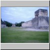 Chichen Itza - der große Ballspielplatz im Nordwesten der Anlage