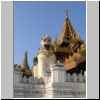 Yangon - Shwedagon Pagode, Löwen vor dem Südaufgang