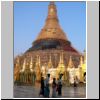 Yangon - Shwedagon Pagode, der eingerüstete Zentralstupa