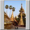 Yangon - Shwedagon Pagode, kleine Stupas vor der Naungdawgyi-Pagode im Nordosten