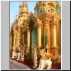 Yangon - Shwedagon Pagode, Figuren vor dem Zentralstupa