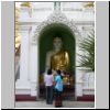 Yangon - Shwedagon Pagode, eine Buddha-Statue