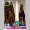 Yangon - Shwedagon Pagode, Gläubige im U Nyo Tazaung (östlich des Zentralstupas)