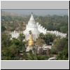 Mingun - Blick von der Ruine der Mingun Paya Pagode auf die Hsinbyume Paya Pagode