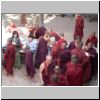Amarapura - Speisung der Mönche im Mahagandhayon-Kloster