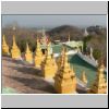 Sagaing - Blick von der Umin Thone-ze Pagode (Thirty Caves Pagoda) auf andere Pagoden auf den umgebenden Hügeln
