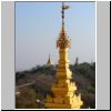 Sagaing - Blick von der Umin Thone-ze Pagode (Thirty Caves Pagoda) auf einen Pagodenturm und andere Pagoden in der Umgebung