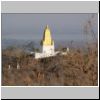Sagaing - Blick von der Umin Thone-ze Pagode (Thirty Caves Pagoda) auf eine andere Pagode