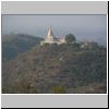 Sagaing - Blick von der Umin Thone-ze Pagode (Thirty Caves Pagoda) auf eine andere Pagode