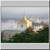 Sagaing - Blick von der Pon Nya Shin Pagode (Sunset Pagoda) auf Pagoden unterhalb des Hügels und den Ayeyarwady Fluß