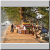 Straßenszene in den Vororten von Mandalay, ein Stand mit Früchten