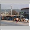 Straßenszene in einem kleinen Ort an der Hauptstraße zwischen Kalaw und Nyaung Shwe