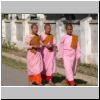Nyaung Shwe - buddh. Nonnen im Dorf