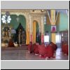 Nyaung Shwe - betende Mönche in einem Kloster