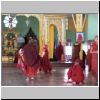 Nyaung Shwe - Mönche in einem Kloster