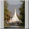 Nyaung Shwe - eine Pagode im angrenzenden Dorf