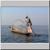 Inle-See - typischer Fischer und Beinruderer auf dem See'