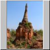 Indein am Inle See - verfallene Stupas im Shan-Stil an einem Tempel