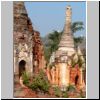 Indein am Inle See - verfallene Stupas im Shan-Stil an einem Tempel