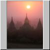 Bagan - Blick von der Mi-nyein-gon Pagode beim Sonnenaufgang über der Sin-myar-shin Pagode