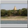 Bagan - Blick vom Ayeyarwady Fluß auf die goldene Kuppel der Shwe-zi-gon Pagode