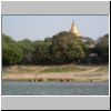 Bagan - Blick vom Ayeyarwady Fluß auf die goldene Kuppel der Shwe-zi-gon Pagode